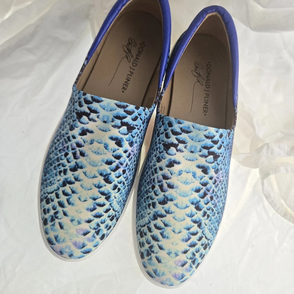 Donald J Pliner Neakers EUC - Picture 6 of 13